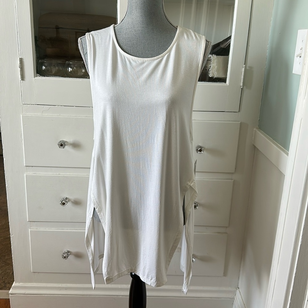 Matti Mamane made in Israel Angie sleeveless tunic top w/ slits high low M white